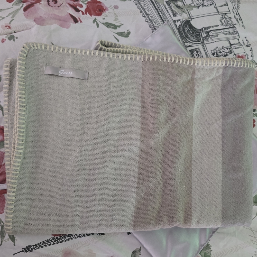 Guess Elegant Cream and Tan Woven Fleece Striped Throw Blanket & Satin Storage - Picture 3 of 4